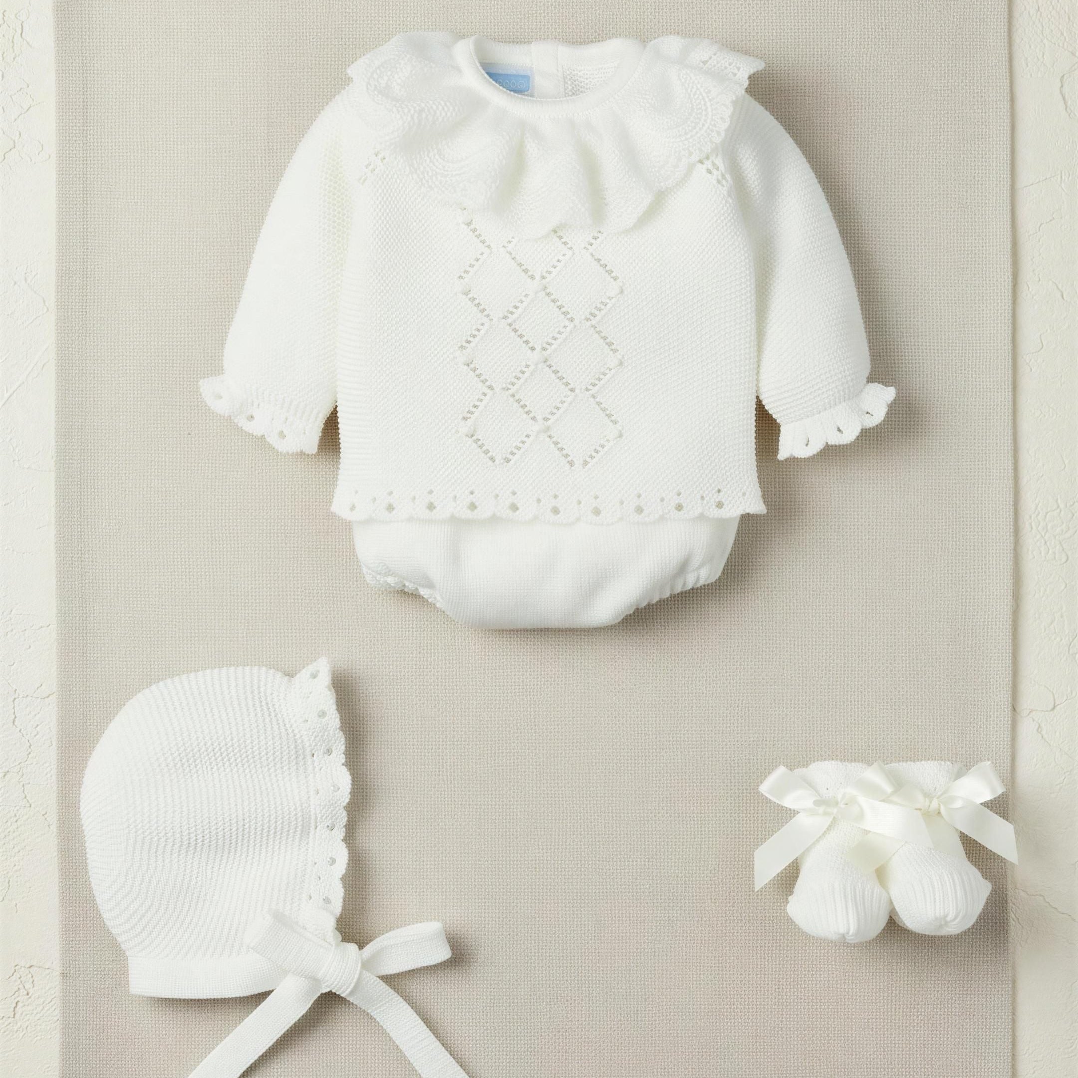 LUXE WHITE EMBROIDERY SET (SHORT)