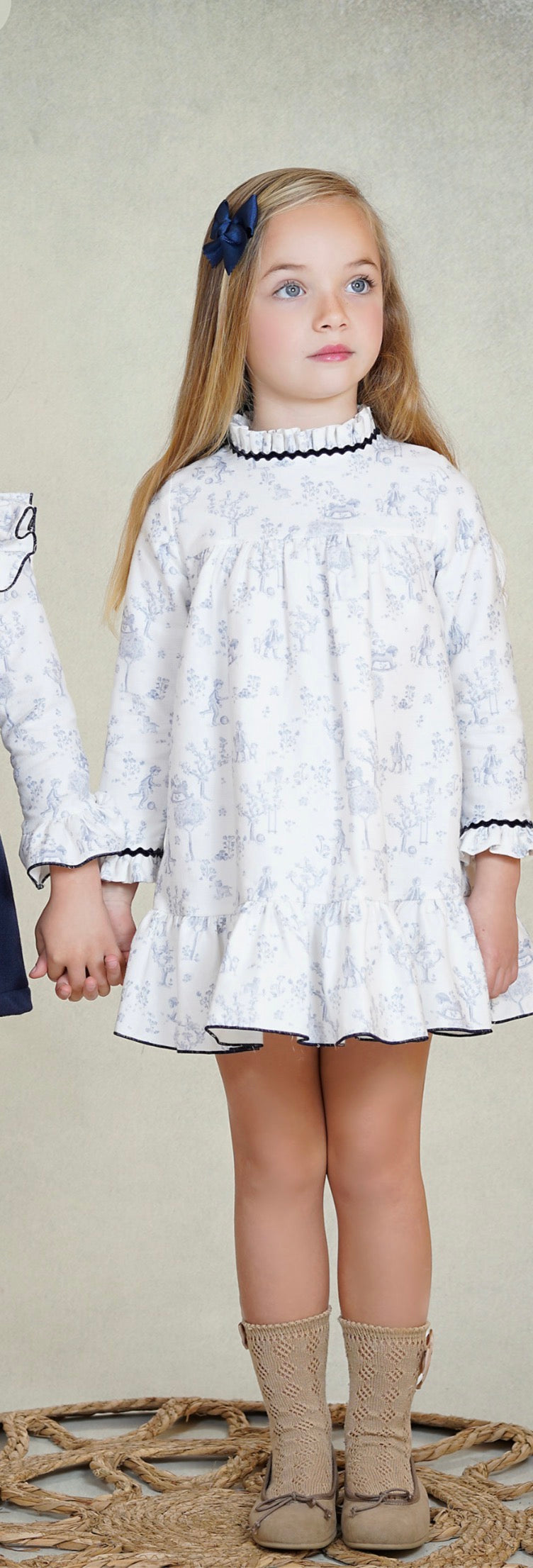 GIRL DRESS LANDSCAPE WHITE