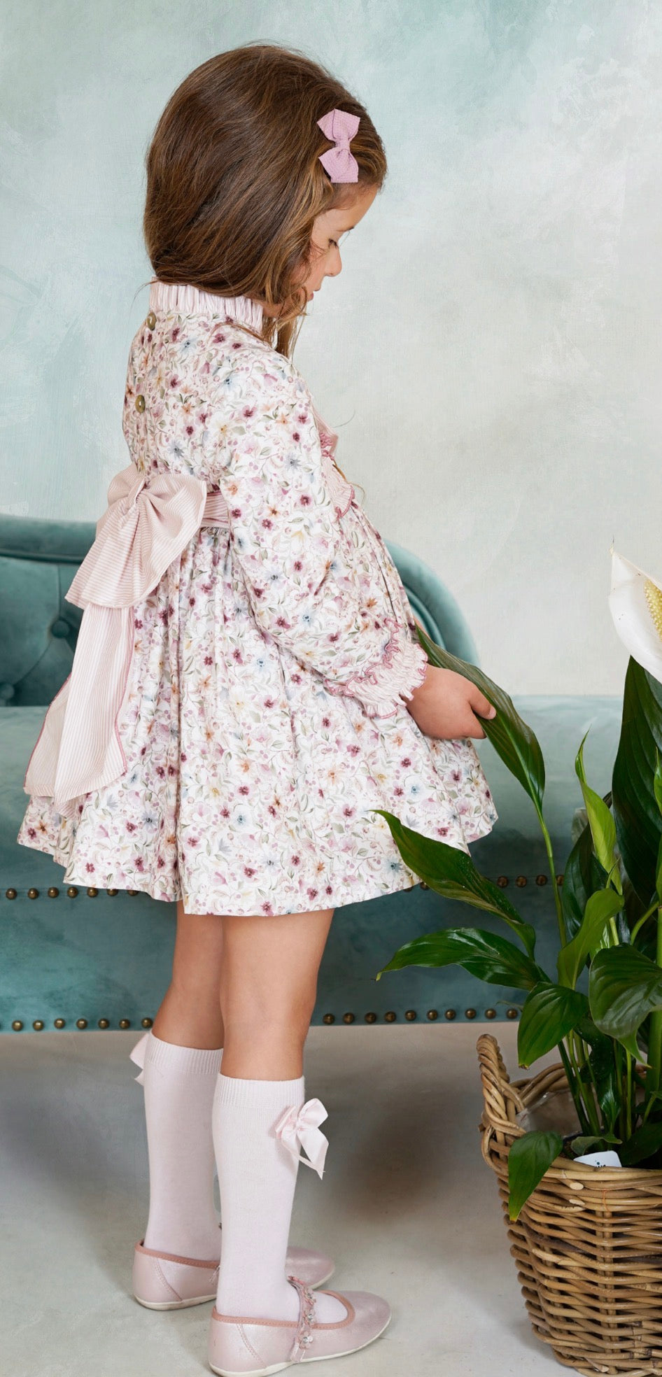 GIRL DRESS BEAUTIFUL FLOWERS