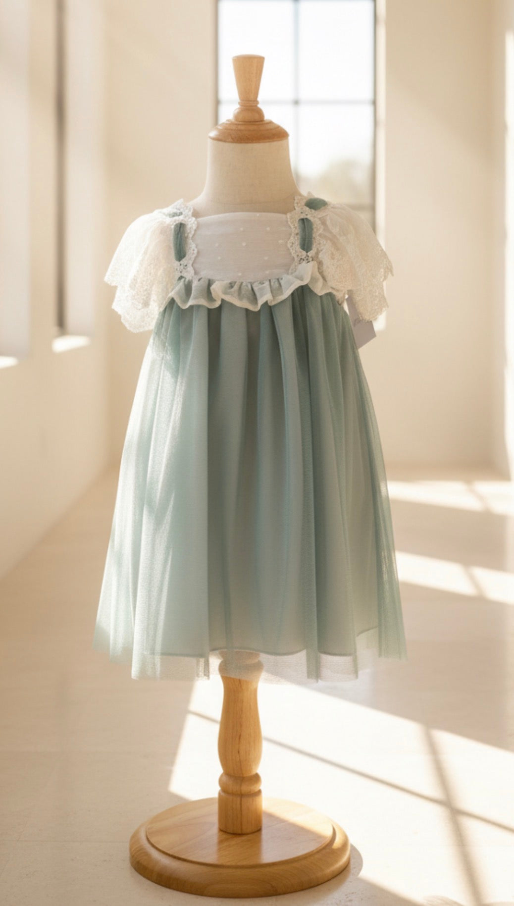 GIRL DRESS WHITE AND GREEN INTERTWINED