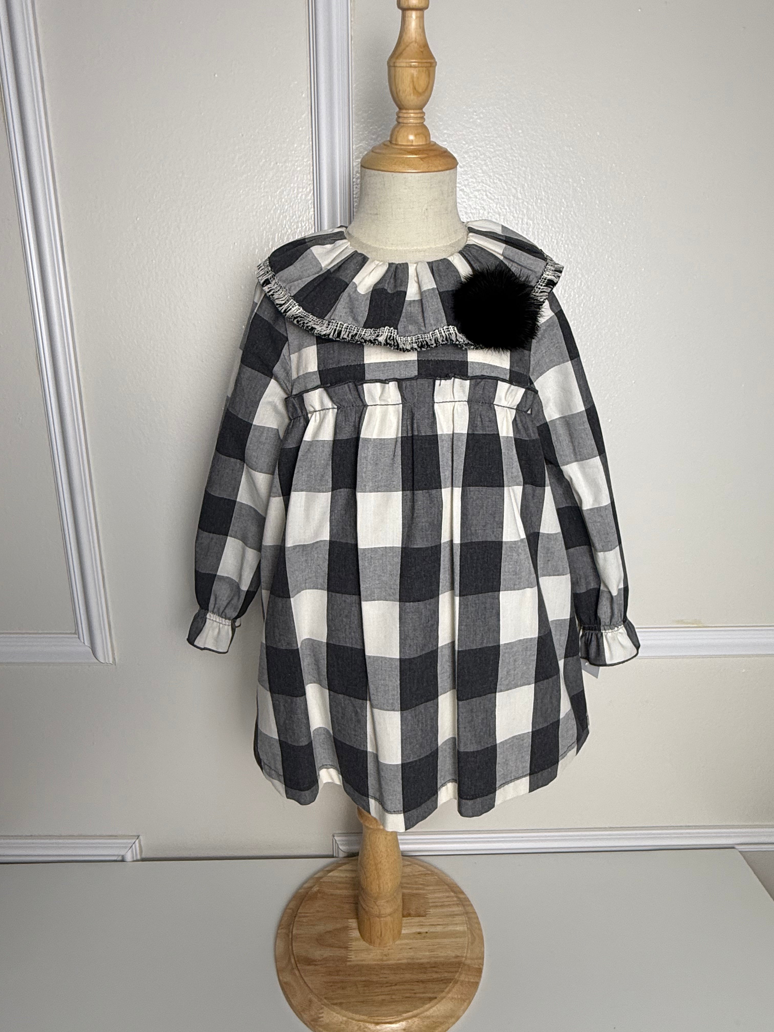 GIRL DRESS GRAY BLACK SQUARES